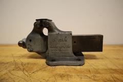 REED Bench Vise 104R, 4" Wide Jaws
