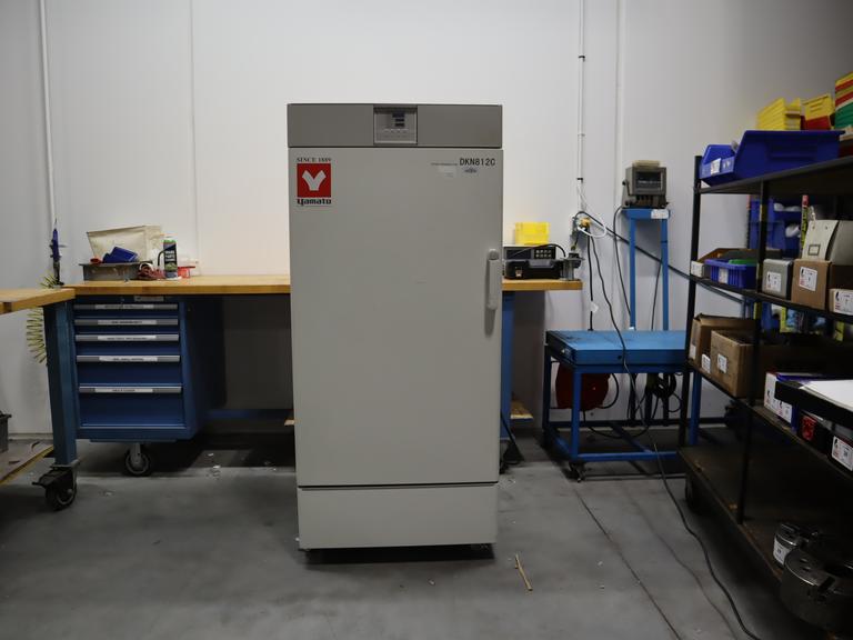 Yamato DKN812C Programmable Forced Convection Oven – 300L, 260°C, 13 Rack Positions