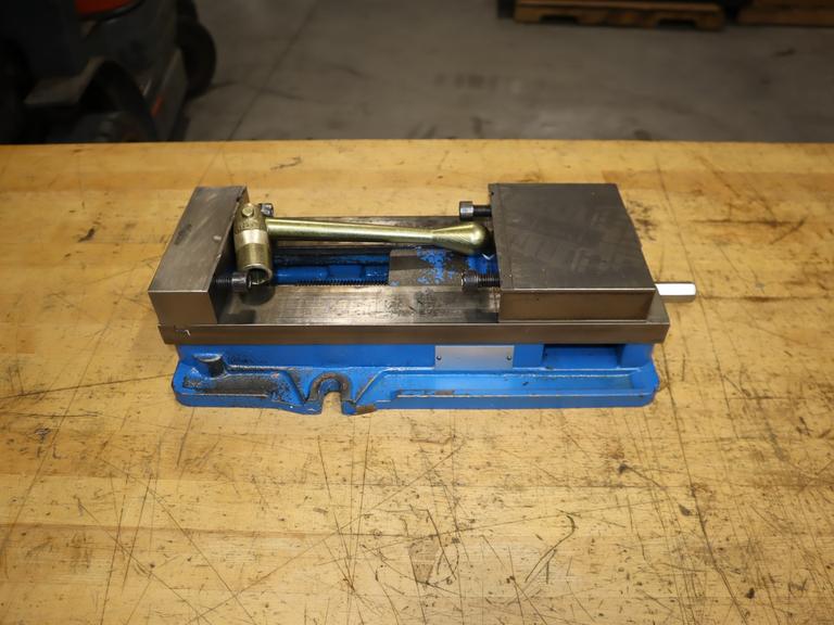 Kurt D688 6" AngLock CNC Milling Vise – w/ Handle