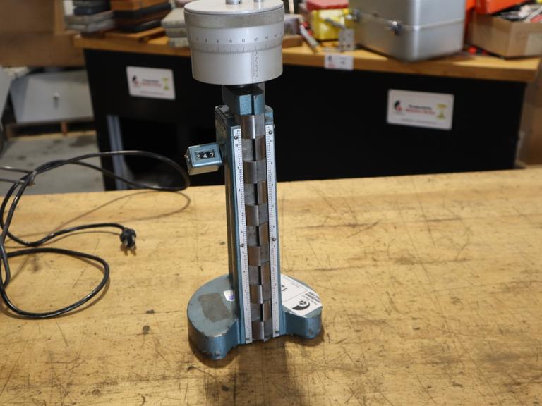 Brown & Ssarpe Hite-Icator 5851-12" Cadillac Style Height Gage