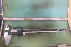 Digital Calipers, (2) Mitutoyo 6", (1) Mitutoyo 8", (1) Neiko 6"