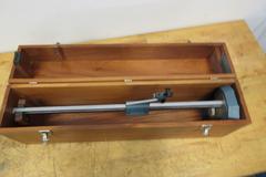 Brown & Sharpe Model 586 26" Vernier Height Guage with Wood Case