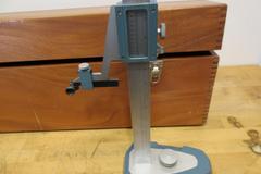 Brown & Sharpe Model 586 26" Vernier Height Guage with Wood Case