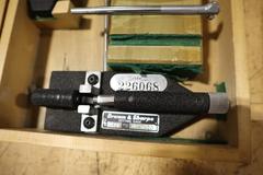 Brown & Sharpe 7570 1/8-1" Bore Gage w Case