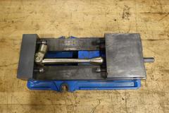 Kurt D688 6" AngLock CNC Milling Vise – w/ Handle