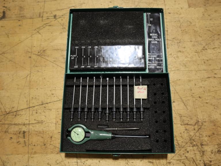 Federal Model 1203 Small Hole Gage w Case, .0001" Res