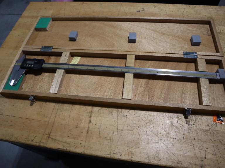 Mitutoyo Digimatic 24in Verneer Caliper