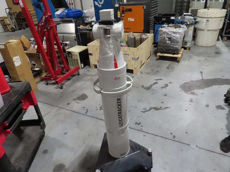 Leica Leicatracker Portable 3D Measurement System with Leica Nivel 20 Level, Rolling Work Station with Leica LT Controller Base
