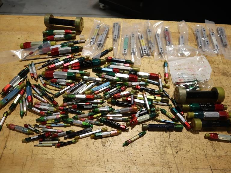 Thread Gages and Gage Holders