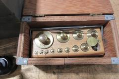 Central Scientific 1000g Triple Beam Weight Scale with Calibration Weights in Wooden Case