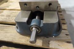 Kurt D675 6" Machine Vise with Steel Jaws
