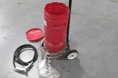 SNAP-ON Gravity-Fed Siphon Portable Sandblast System, Holds 40 lbs of Media, with Hose length 10' with 5/16'' nozzle