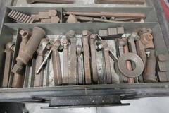 Manual Lathe Armstrong Tool Holders in Metal Case