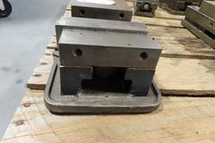 Kurt D675 6" Machine Vise with Steel Jaws