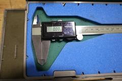 Mitutoyo Verneer Calipers: (4) 12" Dial Type, (2) 8" Digimatic, (1) 12" Absolute Digimatic