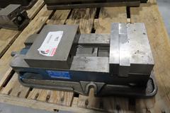 Kurt D675 6" Machine Vise with Steel Jaws