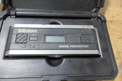 Mitutoyo Precision Vernier Protractors, and (1) Digital 