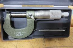 Micrometers | (2) Mitutoyo 0-1" Wall Mics, (1) Mitutoyo (1) Starrett 0-1" Wall Mic, (1) Lufkin 0-1" Pressure Mic, Brown & Sharpe 0-1" Depth Mic