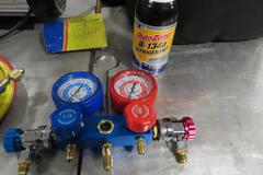 Rotary Vane Vacuum Pump with R134A Manifold Gage Set, Refrigerant Charging Hose Set and R-134A Refrigerant and Case.