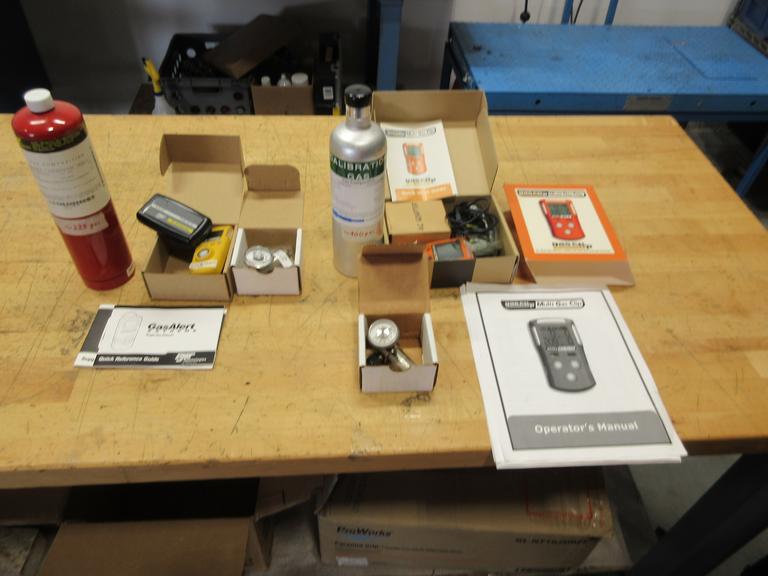 Electronic Gas Detectors with Reference Cylinders and Manuals