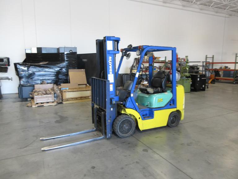 Komatsu Seated Propane Forklift Truck, 4480 LB Load Capacity