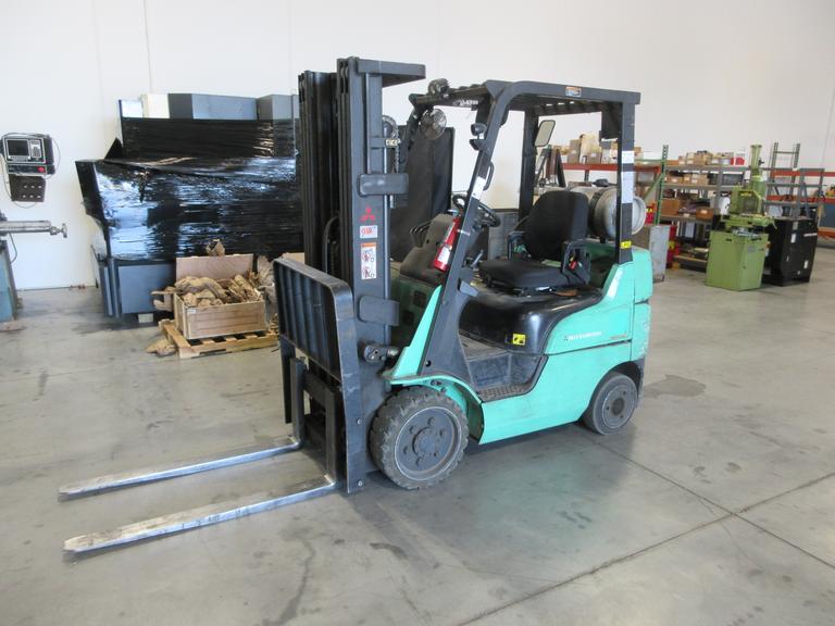 Mistubishi Seated Propane Lift Truck, 3750 LB Load Capacity