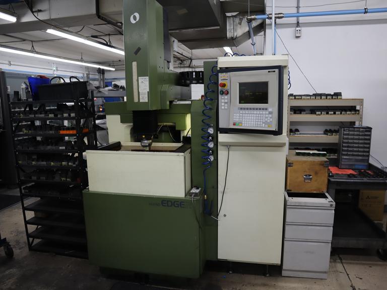  Makino Edge2-A24MR Sinker Type CNC EDM Electrical Discharge Machine, MGF-30, C-Axis, 24 ATC