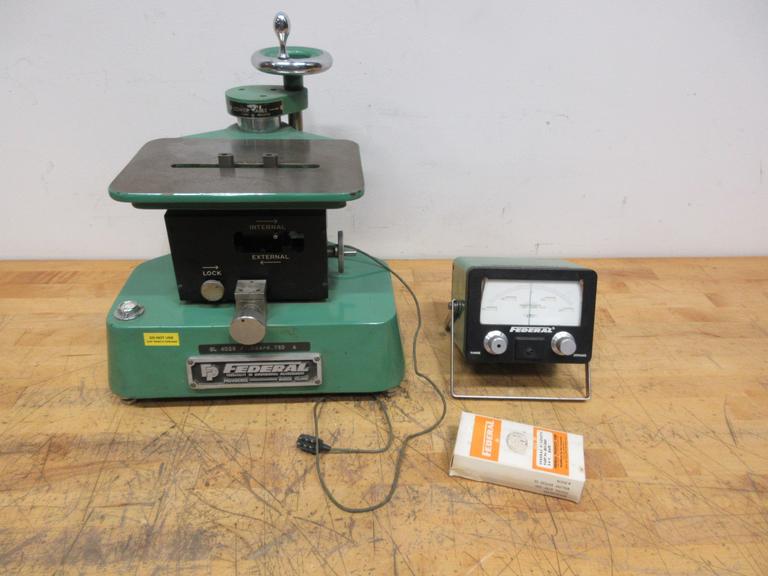 Federal Electronics 136B-2-R1 Precision Adjustable Bore Comparator .000005" with 136B-2R1 Analog Gage Readout and Battery