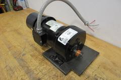  DAYTON AC Gearmotor Model 6Z400A: Parallel, Single Output Shaft, Split-Phase, TEFC, 8.5 RPM, 974 in-lb Max Torque with Dayton 4Z447A Magnetic Disc Brake