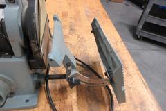 Delta 4" Belt, 6" Disc Bench Top Sander, with Tilting Work Surfaces and 2.25" Dust Outlet