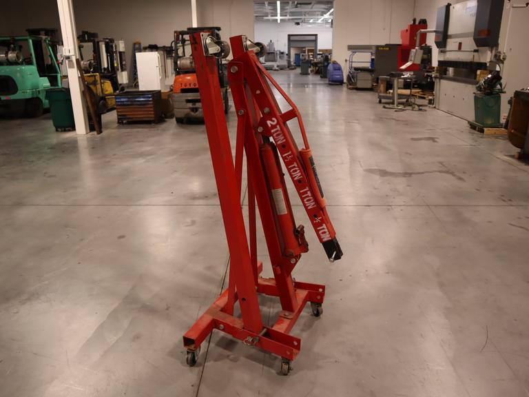 8- Ton Long Ram Rolling Engine Hoist with Folding Legs ***Missing Handle***