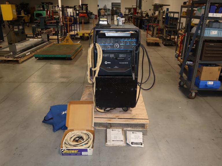Miller Electric Syncrowave 250 DX Tig/Stick Welder, 200/230/460 V, Foot Control Package