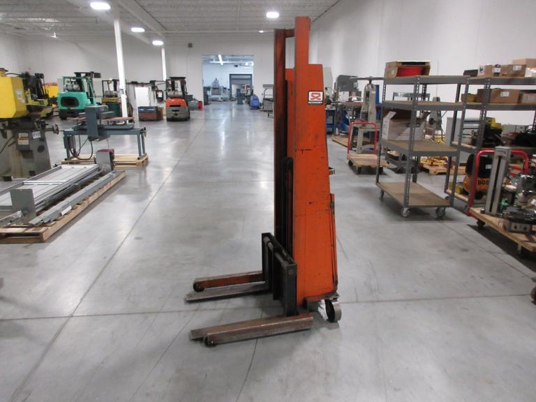 Economy CWF-56-26 Electric Straddle Pallet Stacker