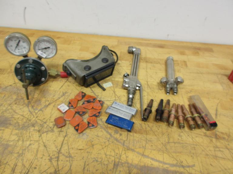 Smiths Oxy Acetylene Torch, Regulator, Nozzles, Tip Cleaners and Flint Stones