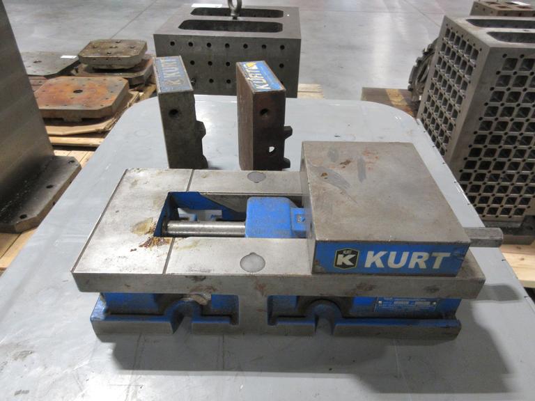 Kurt 3620V Short Modular Vise ***No Stationary Jaw***, with (2) Kurt Moveable Jaws for DX6 and D675