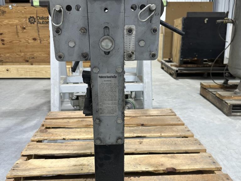 Pedestal Band Roller