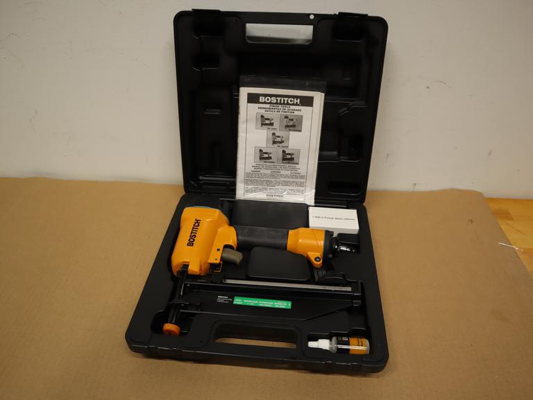 Bostitch SB-1664FN Pneumatic 16ga Finish Nailer ***NEW*** In Plastic Carry Case