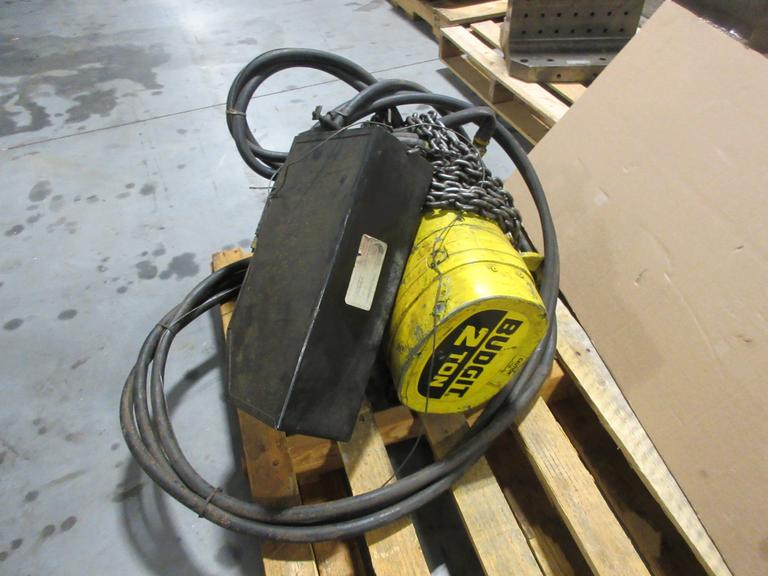 Budgit BAH0215 Pneumatic 2 Ton Chain Hoist with Metal Chain Catcher and Connection Hoses, **No Pendant Control**