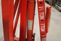 8- Ton Long Ram Rolling Engine Hoist with Folding Legs ***Missing Handle***