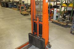 Economy CWF-56-26 Electric Straddle Pallet Stacker