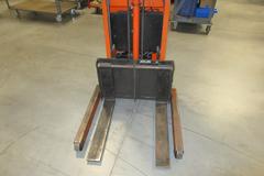Economy CWF-56-26 Electric Straddle Pallet Stacker