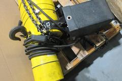 Yale KELC5016 1/2 Ton Electric Chain Hoist With Chain Catcher and Power Cord **No Control Pendant**