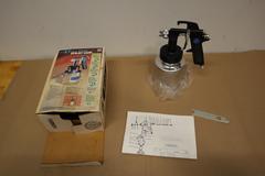W.R. Brown Inc. SG331 Speedy Pneumatic Heavy Duty 3 Way Spray Gun, ***NEW IN BOX***