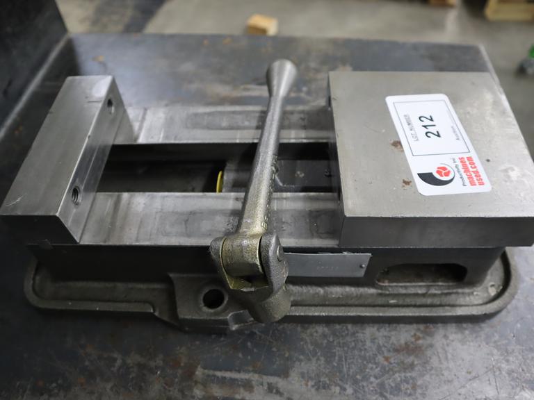 Kurt D-60 6" Machine Vise with Handle