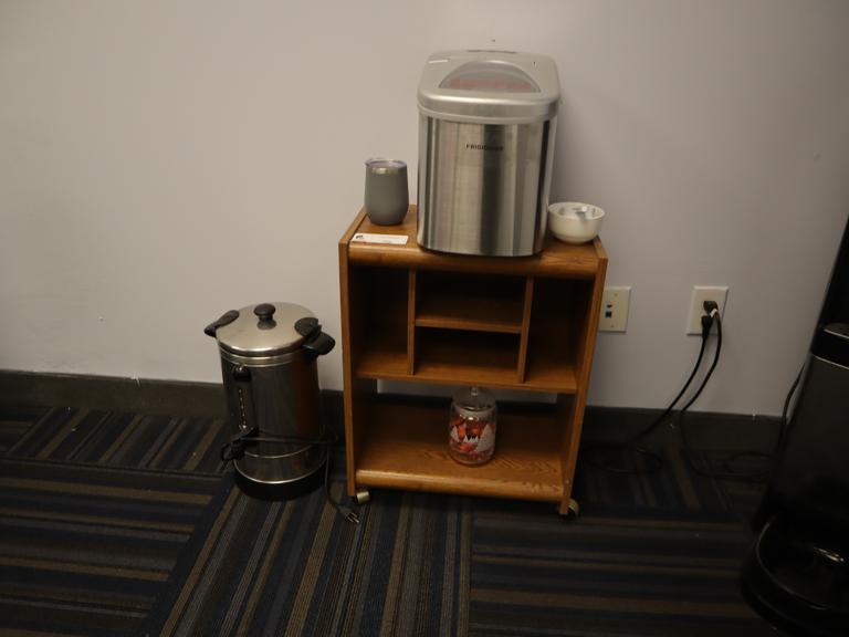 Frigidaire Ice Maker with Cart