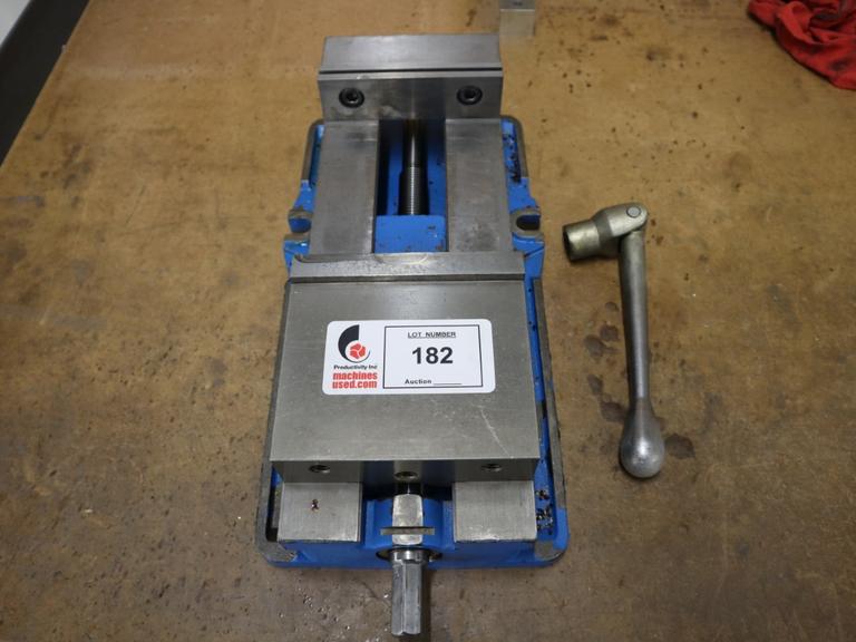 Kurt D688 6" Machine Vise with Steel Hard Jaws and Handle