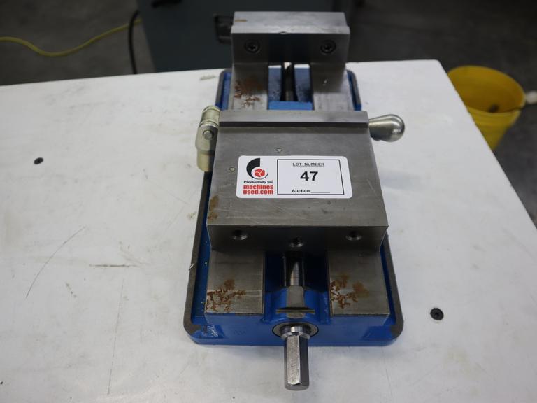 Kurt D688 6" Machine Vise, Steel Jaws, Handle