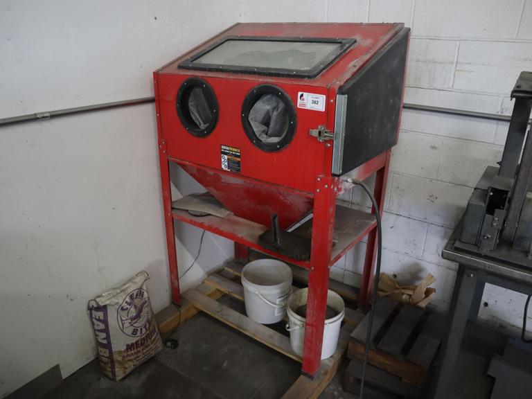 Central Pneumatic Blast Cabinet, 40 Lb Capacity, Gloves, Blast Gun, Pneumatic