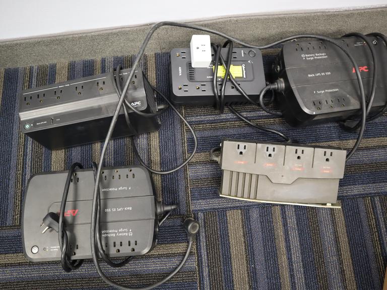 Power Banks (3) APC And (2) Cyber Power