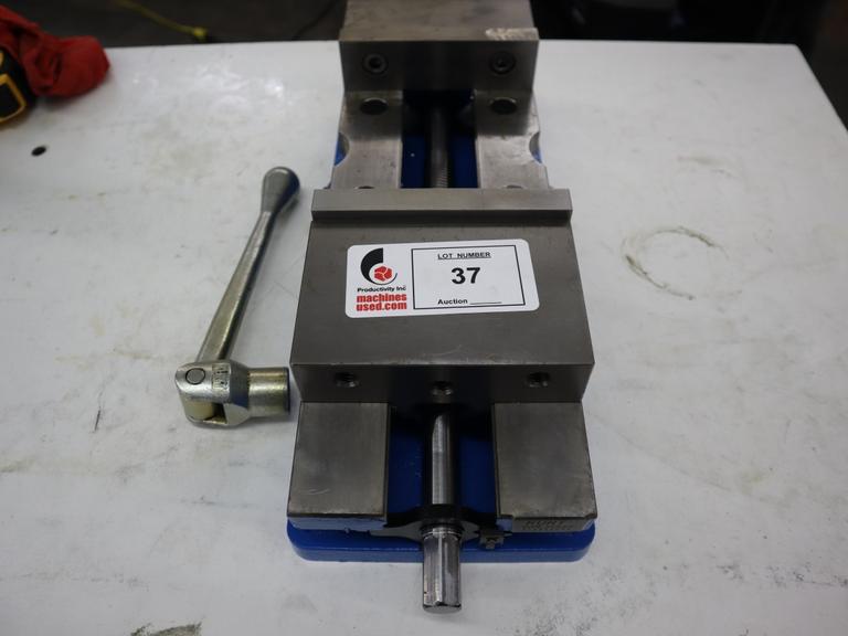 Kurt DX6 6" Machine Vise, Steel Jaws, Handle